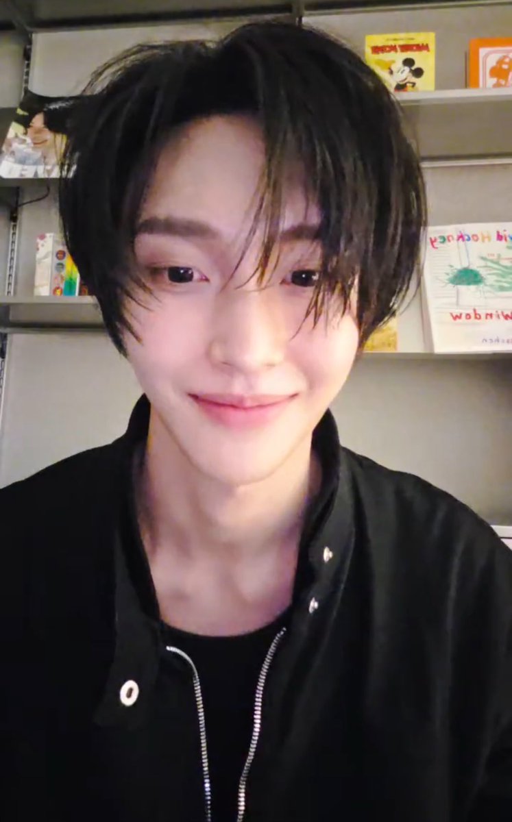 fadeintojenyns's tweet photo. หล่อจังงง คิดถึงมากㅠ.ㅠ https://t.co/kjo0EVHHuE