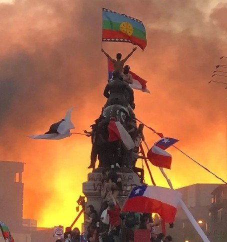 TANACHILE's tweet photo. #18DeOctubre, cuándo Chile despertó, pero se volvió a dormir!!! 
Honor y Gloria https://t.co/zp3rPornM0
