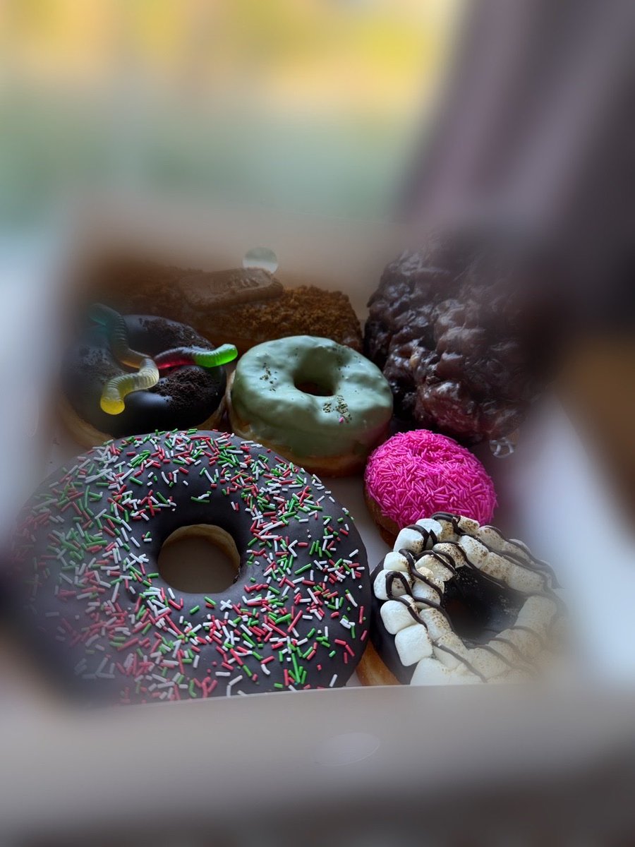 Cisco_by_jp's tweet photo. 買ってきたドーナツ🍩に完敗した笑 https://t.co/K8oPlErUsm