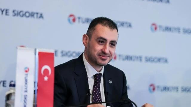 serbestiyetweb's tweet photo. Fon vurgununda Türkiye Sigorta’nın eski genel müdürü de kazancını iade etmiş: Daha önce Merkez Bankası Başkan Yardımcısıydı

🔺 Fon soruşturmasında Türkiye Sigorta’nın eski genel müdürü Taha Çakmak’ın da kazancını iade eden isimler arasında olduğu ortaya çıktı.

🔺 Daha önce Merkez Bankası ve BDDK başkan yardımcılığı yapan Çakmak, 15 Ekim’de Türkiye Sigorta ve Türkiye Hayat Emeklilik genel müdürlüğünden ayrılmıştı.

🔺 Soruşturma kapsamında tutuklanan 87 şüpheliden 17’si kazançlarını iade etmek için başvururken, 15 kişinin parası TMSF hesabına yatırıldı.

🔺 Çakmak’ın ne kadar para iade ettiği ve hangi fonlardan kazanç sağladığı henüz açıklanmadı. 

https://t.co/edrS36nLOZ