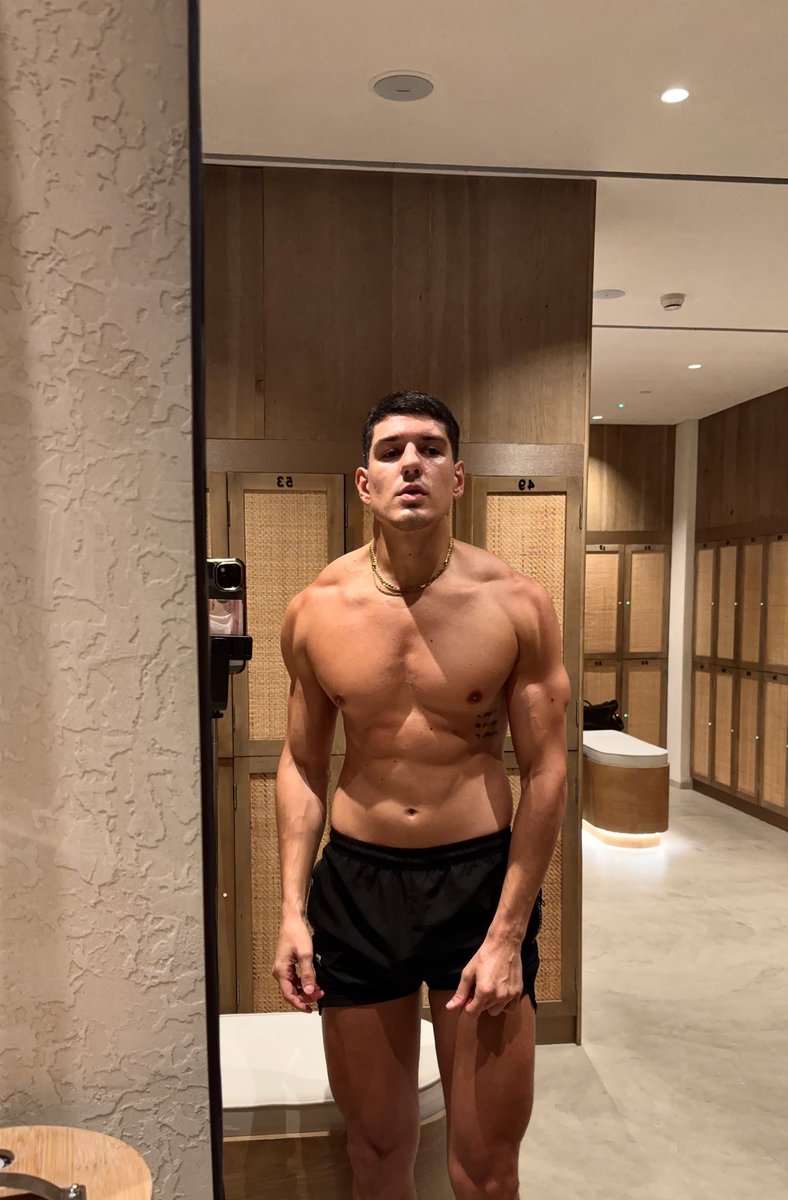 paovic_official's tweet photo. Yo, I’m new on twitter🔥😎💪🏻 https://t.co/fhNxf8piSs