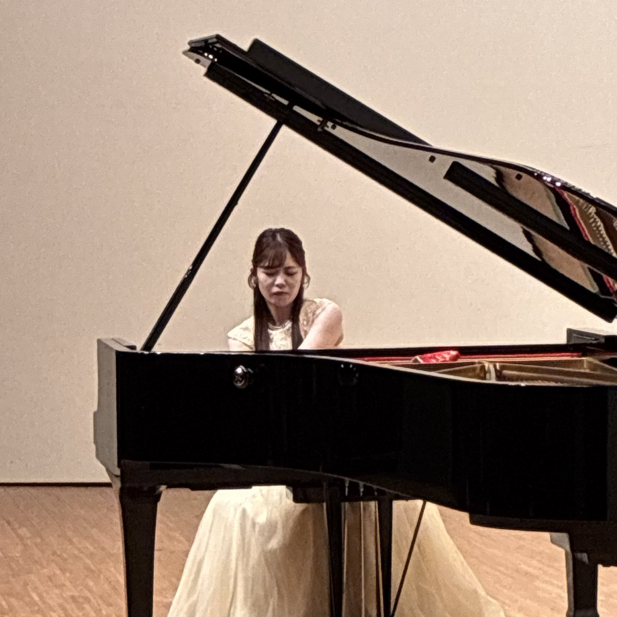 emmoconcerts's tweet photo. 「橋本幸枝ピアノリサイタル」終演致しました。ご来場のお客様ありがとうございました♪
「展覧会の絵」の迫力ある演奏もあり、みなさんの喜びの声を沢山いただきました。
また来年もお越しいただけますように！ https://t.co/6u7VWBAnS2