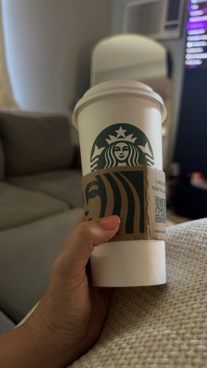 soytatiicano's tweet photo. Ayer no fue un sábado cualquiera… y hoy tampoco es un domingo cualquiera. Hoy el café no me sabe igual. ☕️💔

Me duele el corazón ante tanta injusticia, tanta crueldad y tanta impotencia. Duele ver cómo se destruye lo bueno, cómo se pisotea la verdad y cómo personas de bien terminan tras las rejas.

¿En qué momento se nos salió todo de las manos? ¿En qué momento permitimos que la crueldad le ganara terreno a la justicia? ¿En qué momento dejamos de distinguir entre hacer lo correcto y cometer una injusticia?

Hoy solo le pido a Dios que abrace, fortalezca y proteja a quienes están privados de su libertad injustamente. Que nunca les falte la fe, que la verdad salga a la luz y que la justicia llegue, aunque tarde.

Hoy mi oración es por ellos y por sus familias. Porque la injusticia no solo encierra a una persona, también rompe el corazón de quienes la aman. 🙏🏻🕊️