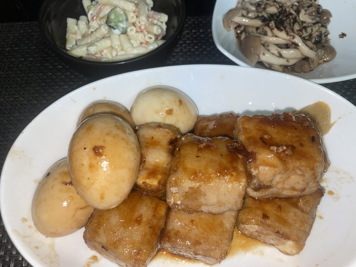 shien_ku's tweet photo. 教えてもらった厚揚げの角煮風　マカロニサラダ　酢しめじ https://t.co/9E1Kr6ayJw