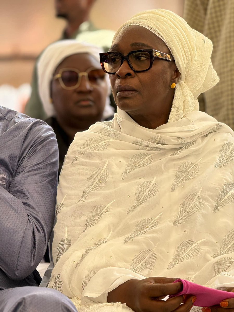 babacar29400781's tweet photo. 📌 Le Président Ousmane Sonko, accompagné d'une forte délégation, chez le doyen Mody Niang pour présenter ses condoléances. https://t.co/NvIw8Kn7AO
