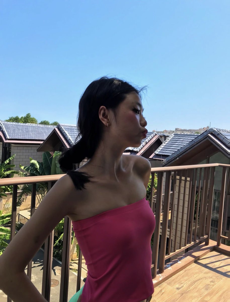 theodareyou's tweet photo. 이 여자아이 엄청 ** 같고 엄청 내스타일 https://t.co/QI989agisy