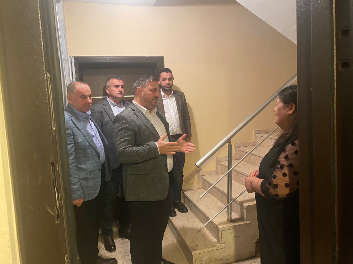 FeyzullahTORLAK's tweet photo. İlçemizde yaşanan yoğun yağışların ardından selden etkilenen hemşehrilerimizi ziyaret ederek yaşadıkları sıkıntıları yerinde dinledik. Vatandaşlarımızın ihtiyaçlarını ve taleplerini değerlendirerek çözüm için atılabilecek adımlar üzerine görüştük.

Rabbim ilçemizi ve tüm hemşehrilerimizi her türlü afetten muhafaza etsin. Tüm vatandaşlarımıza geçmiş olsun.

@abdullahozdemir 
@nuryuzbasioglu 
@DegemDeniz 
@ak_sancaktepe