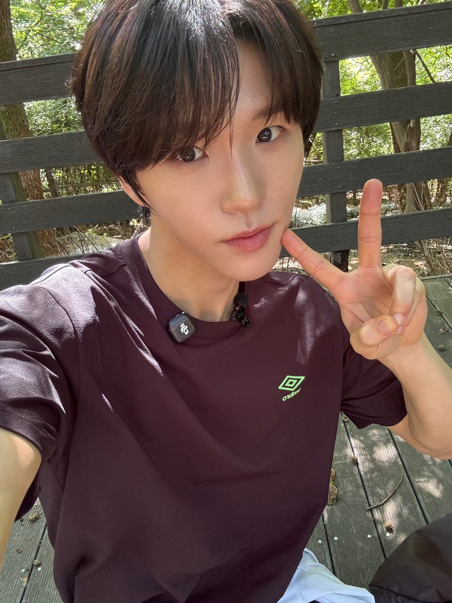 wichumedia's tweet photo. [261018] 🌳📸 21:33 KST https://t.co/Tx8Jis83Hf