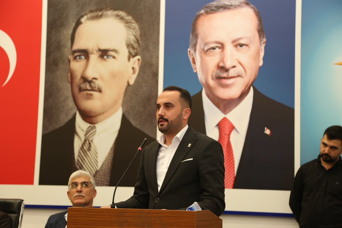 akgenclikbitlis's tweet photo. 📍 AK Parti Bitlis İl Başkanlığı

Ekim Ayı Merkez İlçe Danışma Meclisi Toplantımıza Ak Gençlik Bitlis olarak katılım sağladık.

Teşkilatımızın tüm kademeleriyle birlik ve beraberlik içerisinde, ortak akıl ve istişare kültürüyle çalışmalarımızı değerlendirdik. Şehrimiz ve teşkilatımız adına yapılacak çalışmalar üzerine fikir alışverişinde bulunarak, geleceğe dair hedeflerimizi bir kez daha ele aldık.

Güçlü teşkilat, güçlü istişare ve güçlü Türkiye hedefiyle çalışmalarımıza kararlılıkla devam ediyoruz.

Toplantımızın teşkilatımız, Bitlis’imiz ve davamız adına hayırlara vesile olmasını diliyoruz.

@T_Bedirhanoglu @EnginGunceoglu