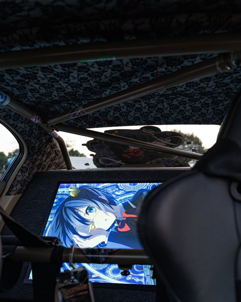 YU_RU_YU_Rl's tweet photo. 魔法陣も邪王真眼も六花も光らせたすぎて、初めて光り物いれたw  
こばやしさんいつも感謝です。  ガラスはいろいろとやり直さねば。 https://t.co/Hbr6r6OgIQ