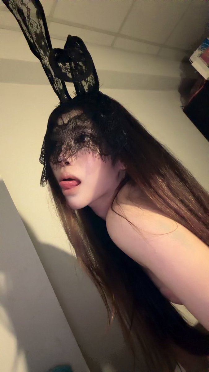 axky_y's tweet photo. กระต่ายน้อย🖤🐰 https://t.co/9gwjJCckTn