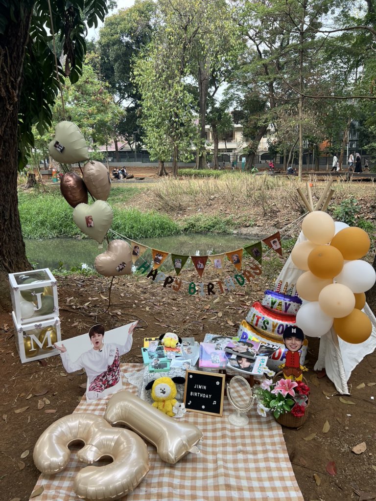 Jiminimini_____'s tweet photo. Jimin’s Picnic today at Tebet Eco Park 🧺

Event by me

Thx for medpart @PJM_INA @chimdipitylie @siinamoanroll @ksjk9297 @laviedenoona @jiminikkyu @/ticis.h_ https://t.co/KOqoFQAfKF