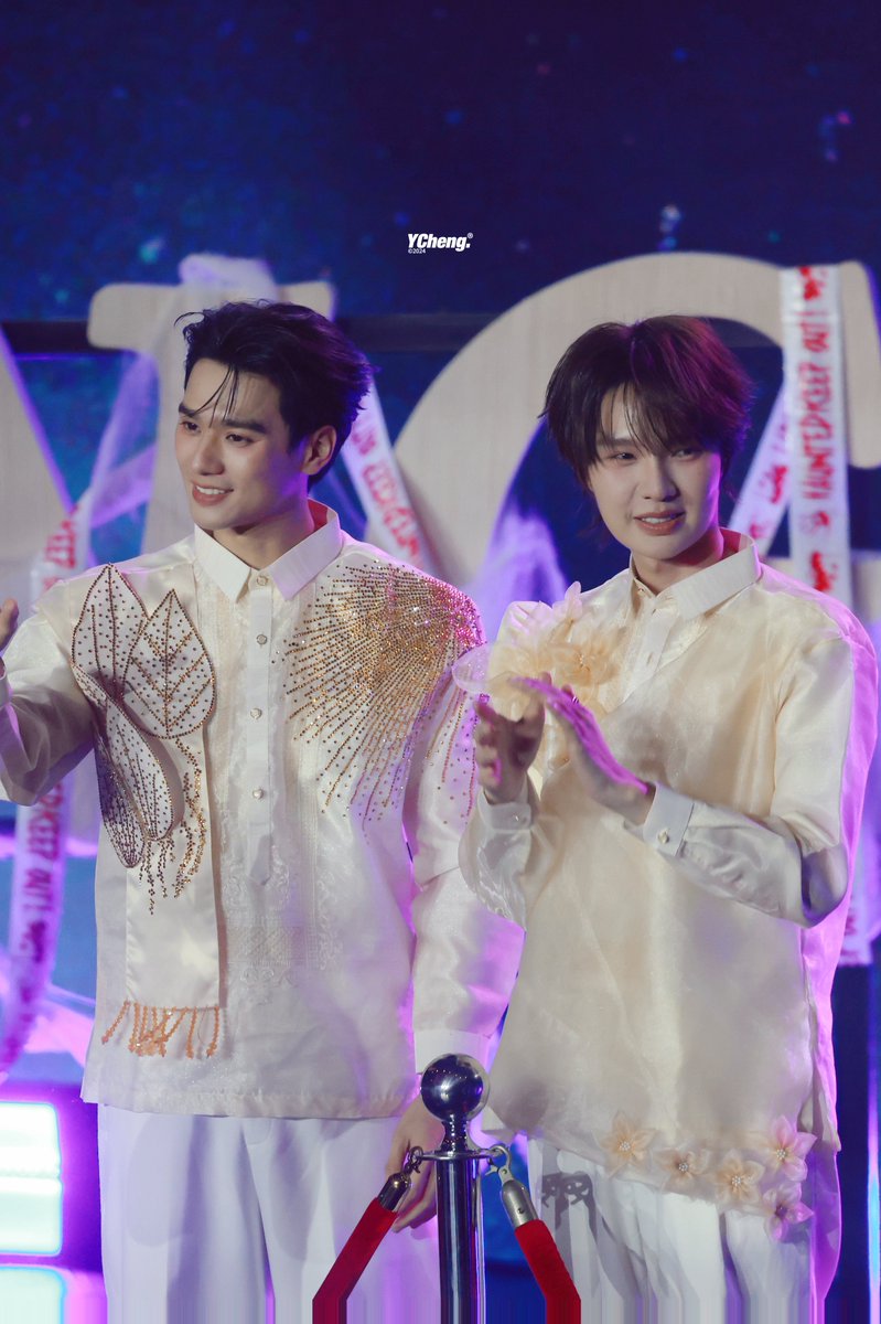 ycheng1205's tweet photo. Sorry, I needed to leave in a hurry. I was far back in the line when they appeared, so I just snapped a few shots.

KENGNAMPING FAN MEETING IN MANILA
#KengNampingFMinManila
#KengNamping https://t.co/NU11Pl9QUI