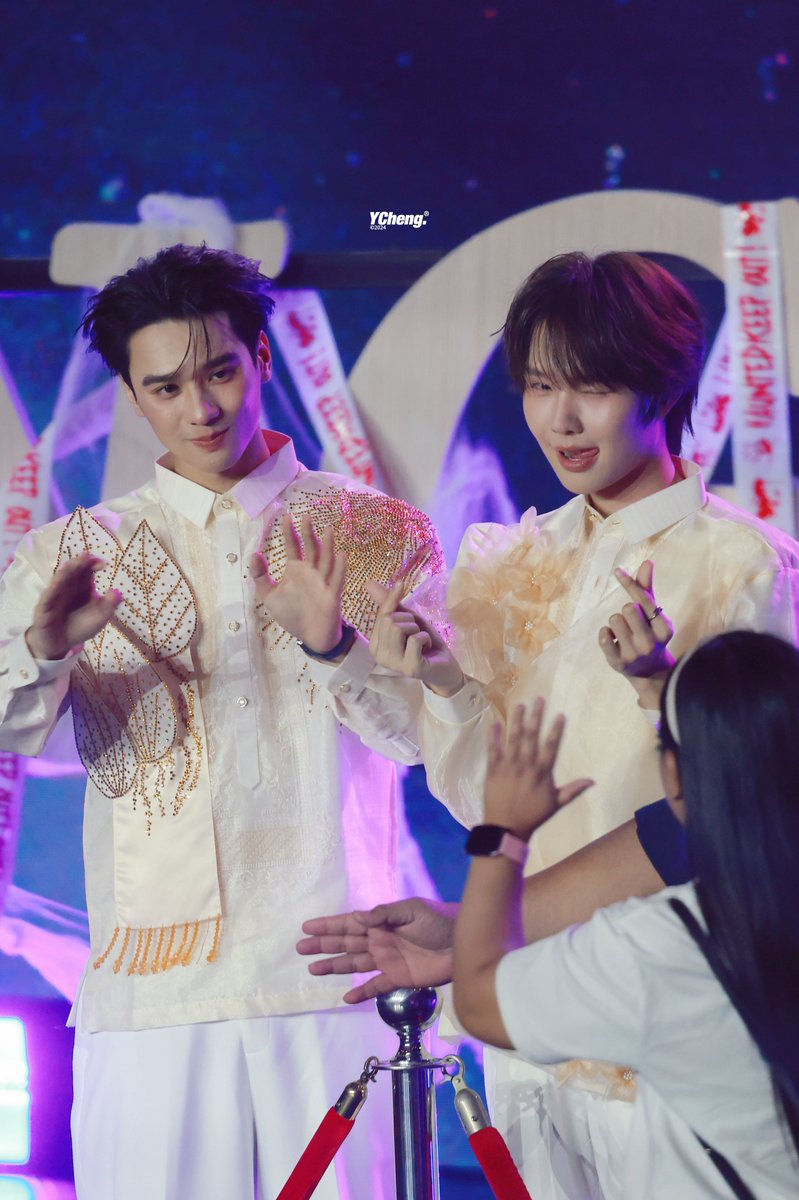 ycheng1205's tweet photo. Sorry, I needed to leave in a hurry. I was far back in the line when they appeared, so I just snapped a few shots.

KENGNAMPING FAN MEETING IN MANILA
#KengNampingFMinManila
#KengNamping https://t.co/NU11Pl9QUI