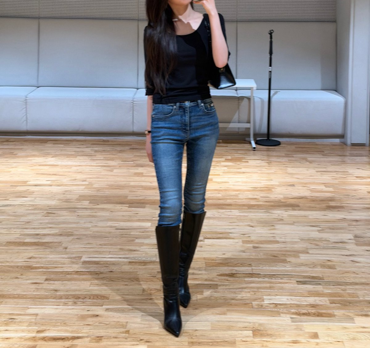 Its_Ashiaa's tweet photo. Love the fit also the one wearing it

#RORA #로라 #BABYMONSTER https://t.co/cJBPJhxW8i