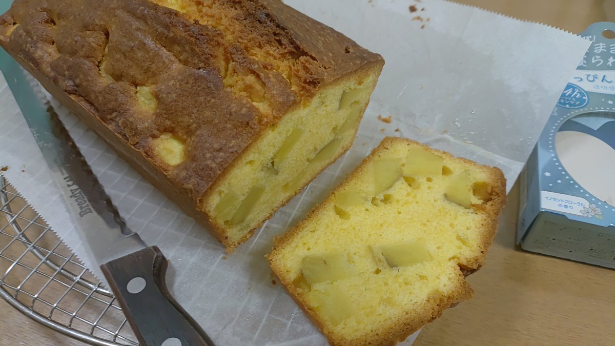 Na_A_toy's tweet photo. サツマイモとカボチャ生地のパウンドケーキ https://t.co/FlyOdKOPbu
