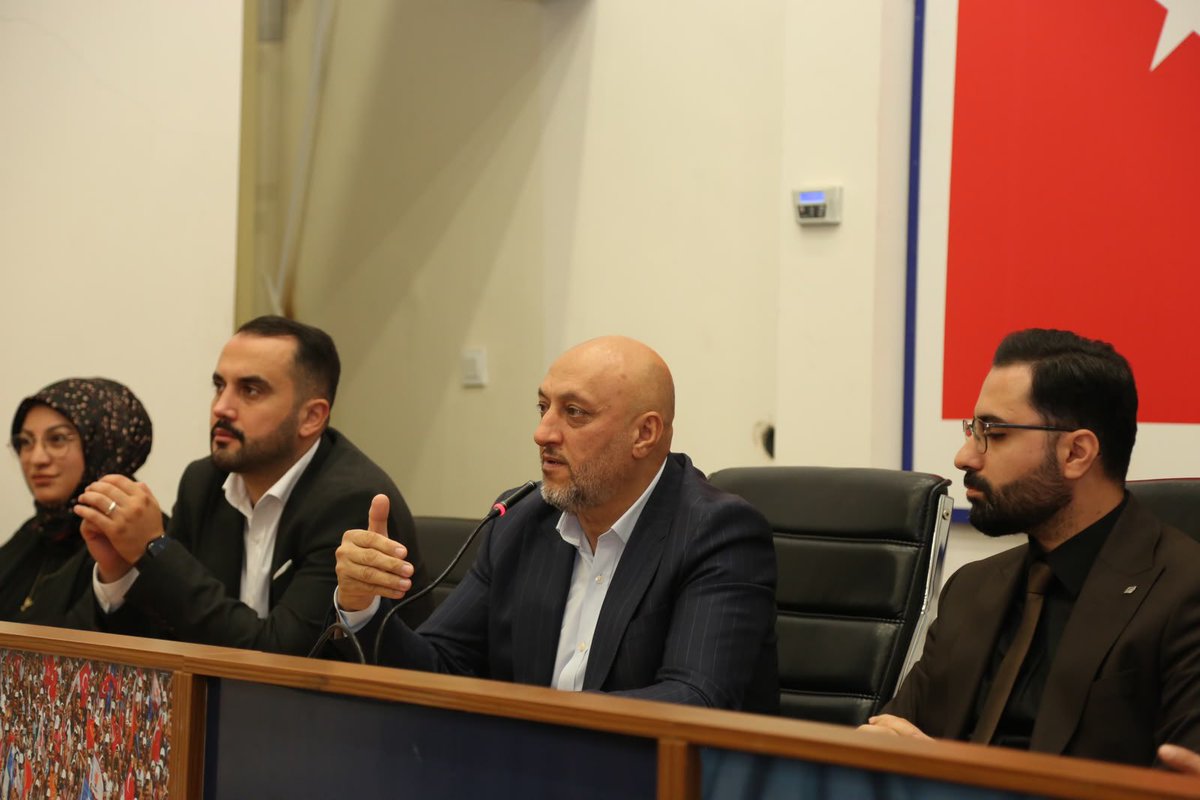 AkpartiBitlis13's tweet photo. İl Başkanımız Sn.@EnginGunceoglu, Merkez ilçe Başkan vekilimiz, Belediye başkan vekilimiz, İl Gençlik Kolları Başkanımız, İl Kadın Kolları Başkan Vekilimiz ve teşkilat mensuplarımızın katılımlarıyla, 

Ekim Ayı Merkez ilçe Danışma meclisi toplantısı gerçekleştirildi. Dava şuuru, teşkilat bilinci ve güçlü birlikteliğimizle; Liderimiz, Cumhurbaşkanımız Sayın Recep Tayyip Erdoğan’ın liderliğinde Türkiye Yüzyılı hedeflerine kararlılıkla yürüyoruz.

Birlikte güçlüyüz, birlikte başaracağız! Durmak yok, yola devam!