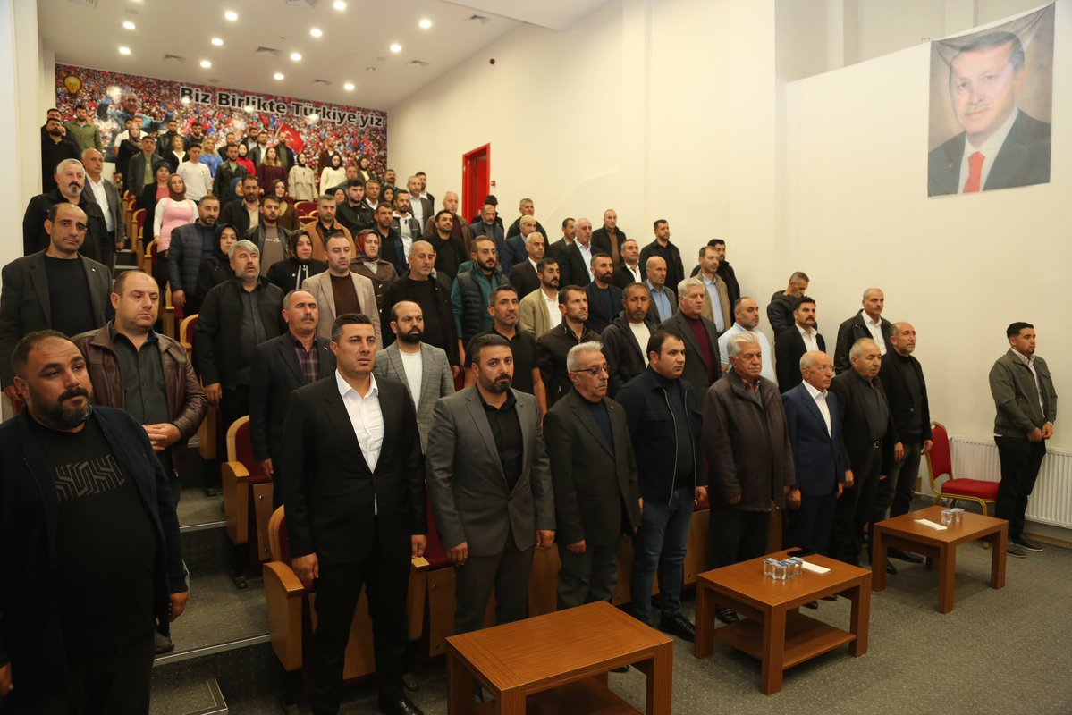 AkpartiBitlis13's tweet photo. İl Başkanımız Sn.@EnginGunceoglu, Merkez ilçe Başkan vekilimiz, Belediye başkan vekilimiz, İl Gençlik Kolları Başkanımız, İl Kadın Kolları Başkan Vekilimiz ve teşkilat mensuplarımızın katılımlarıyla, 

Ekim Ayı Merkez ilçe Danışma meclisi toplantısı gerçekleştirildi. Dava şuuru, teşkilat bilinci ve güçlü birlikteliğimizle; Liderimiz, Cumhurbaşkanımız Sayın Recep Tayyip Erdoğan’ın liderliğinde Türkiye Yüzyılı hedeflerine kararlılıkla yürüyoruz.

Birlikte güçlüyüz, birlikte başaracağız! Durmak yok, yola devam!