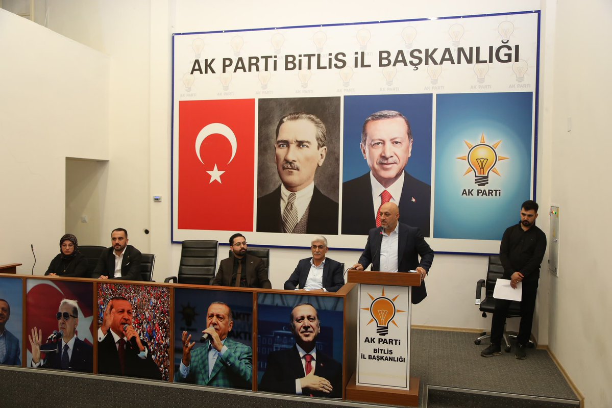 AkpartiBitlis13's tweet photo. İl Başkanımız Sn.@EnginGunceoglu, Merkez ilçe Başkan vekilimiz, Belediye başkan vekilimiz, İl Gençlik Kolları Başkanımız, İl Kadın Kolları Başkan Vekilimiz ve teşkilat mensuplarımızın katılımlarıyla, 

Ekim Ayı Merkez ilçe Danışma meclisi toplantısı gerçekleştirildi. Dava şuuru, teşkilat bilinci ve güçlü birlikteliğimizle; Liderimiz, Cumhurbaşkanımız Sayın Recep Tayyip Erdoğan’ın liderliğinde Türkiye Yüzyılı hedeflerine kararlılıkla yürüyoruz.

Birlikte güçlüyüz, birlikte başaracağız! Durmak yok, yola devam!