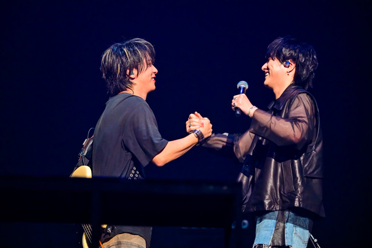 yudai_vo's tweet photo. こんなに余韻がすごいのはいつぶりだろう。
昨日泣き過ぎて起きたら目腫れててほんと恥ずかしい。笑
このライブを映像作品として残せたことも本当に嬉しい。
PYRAMID TOUR、間違いなく人生で1番のツアーだった。
Novelbrightならどこまでだっていけるって改めて確信できた。
心の底から俺たちっていいバンドだと思う。
楽屋も一生一緒でいいしお金で揉めることもないしね！笑
そう思わせてくれる、そしてこんなにも幸せなツアーをさせてくれたLighterのみんなには本当に感謝してる。
来年のアリーナツアーも絶対成功させような！！
本当に本当にありがとうございました。

大阪2日間のかっこいいライブ写真いっぱいあるのでまた明日選んでいっぱい載せるね。