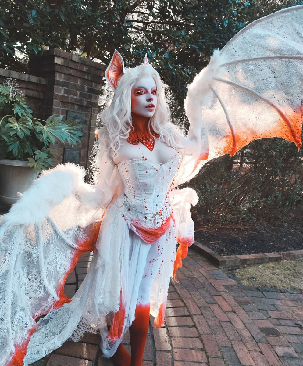 crimsonheirloom's tweet photo. a stunning white fox-inspired fantasy look with lace wings and fiery red details https://t.co/X9mlm4Bw1w