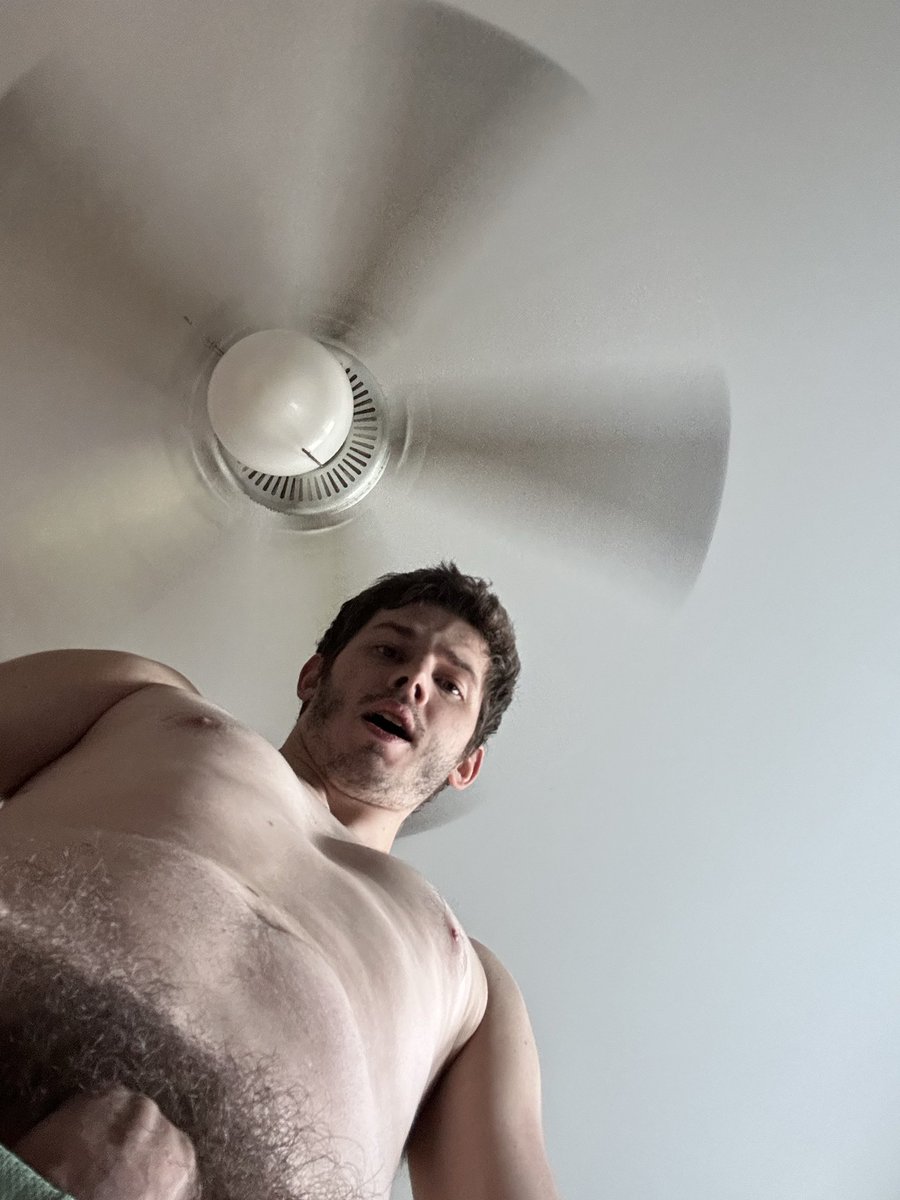 TarynError's tweet photo. Bro have you seen my ceiling fan???
https://t.co/nRdFjRdXxm https://t.co/6emI3TfU3J