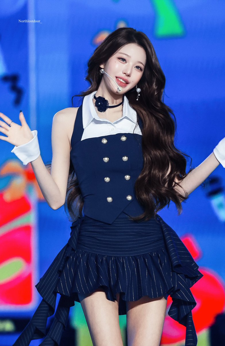 Jupiter18529948's tweet photo. 261018 NOL 놀페스티벌 장원영💙

#IVE #아이브 #원영 #장원영 #ウォニョン #WONYOUNG #JANGWONYOUNG https://t.co/grF7bPG4iJ
