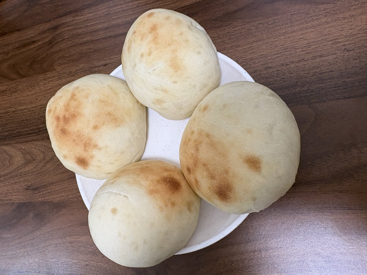 ladyoftheflash's tweet photo. パン焼き上がりィ
#自炊 
会社の先輩直伝レシピ https://t.co/wFfFKvl7PX