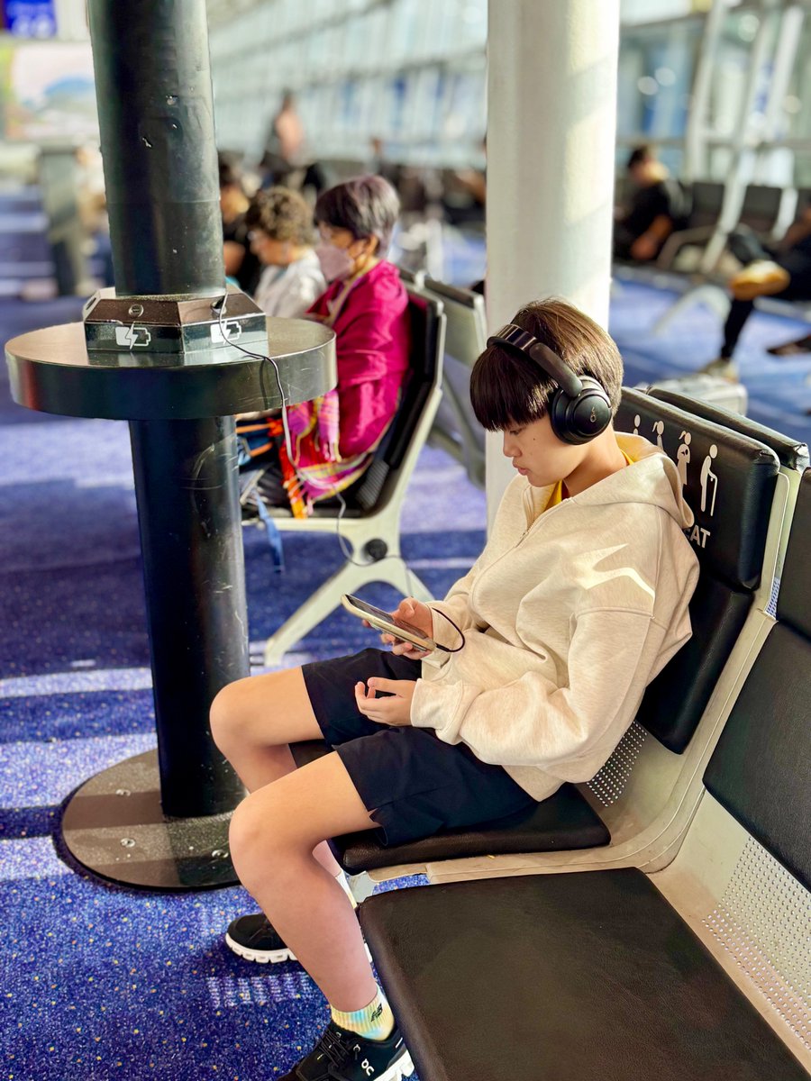 Akpryu's tweet photo. 一応ご報告。年末に本帰国することにしました☺️海外生活を経験して、息子12歳の「今、日本でしか」できないことも見えてきたんで。部活や給食、放課後に友達と自由に過ごす時間。息子と何度も話し合い「今の時期だからこそ日本でしかできない経験も大切にしよう」という方向に。
おはようございます✨ https://t.co/GeFlXu7CR1