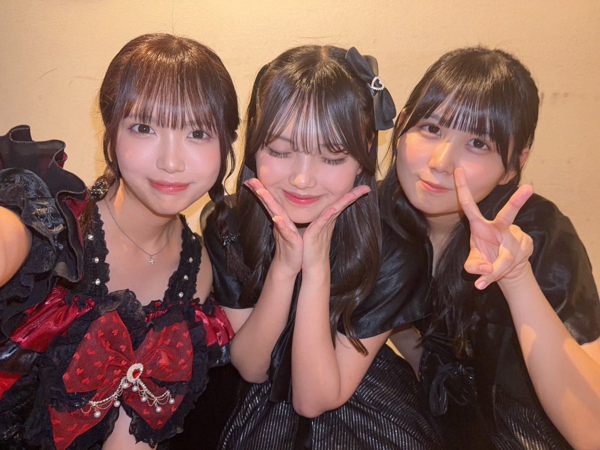 j_kiss_riara's tweet photo. かんなちゃん19歳おめでとう ♡ひよりちゃん一緒にステージ立ってくれてありがとう♡ https://t.co/JG697f3j8s