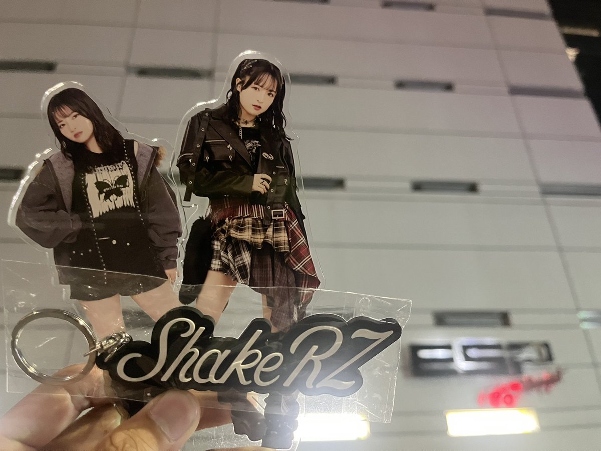 TSkowat713LL's tweet photo. Spileben 1st ALBUM Release Tour 大阪
昼夜ともありがとうございました！

やっぱステージに立って歌う彼女はカッコいい！
シュピ様とShakeRZ皆と一緒になって盛り上がれてめっちゃ楽しかったです！

残りの東京公演も、会場のみんなで繋がれるライブになりますように！
#Spileben https://t.co/1Jj5ldIko8
