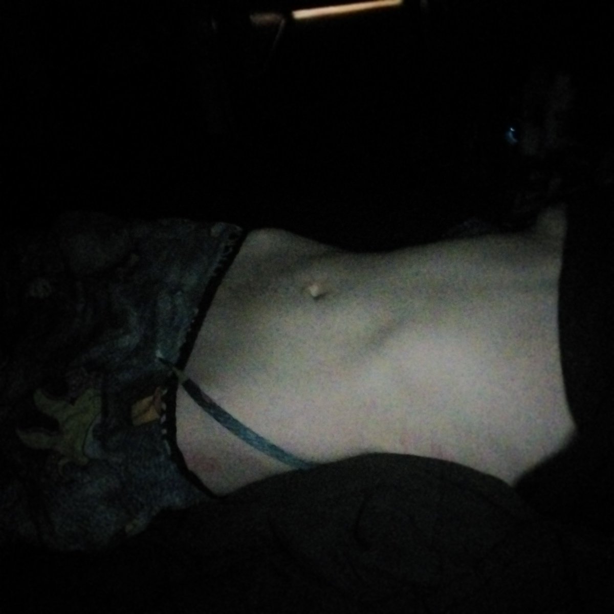 punkmutilator's tweet photo. Maybe bmi 17 isn't that bad (flexing vs not) https://t.co/PkoXvKmN1L