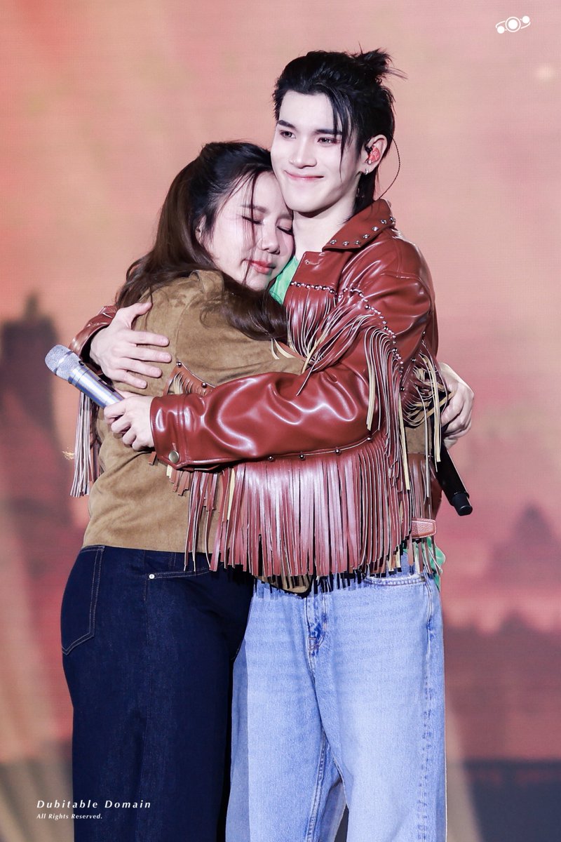 DubitableDomain's tweet photo. 26.10.18

😭😭😭

OH MY BEST DAY WITH FOURTH
#FourthConcert
#FourthConcertD3 

#Fourthnattawat #โฟร์ทณัฐวรรธน์
@tawattannn https://t.co/v7aGb3kFjl