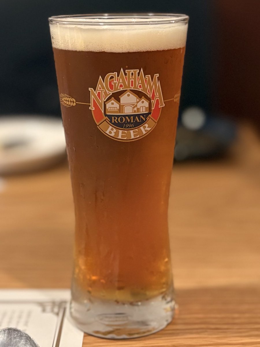 muranakaivick's tweet photo. 本日は滋賀・長浜にて、長浜浪漫ビール🍺

種類豊富なビールに、ビールとの相性抜群なおつまみの数々。

例によって食べるのと飲むのに忙しく、写真はほぼ撮り忘れ。かろうじて撮っていたものをかき集めました。

とりあえず、最高です。

あとは無事に京都まで帰れるか。それだけが心配。

#長浜浪漫ビール #滋賀グルメ #クラフトビール