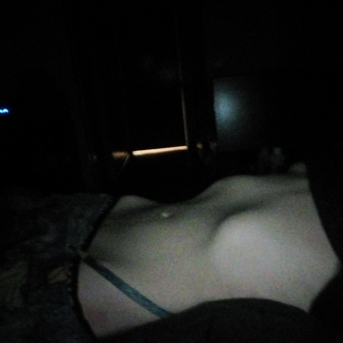 punkmutilator's tweet photo. Maybe bmi 17 isn't that bad (flexing vs not) https://t.co/PkoXvKmN1L