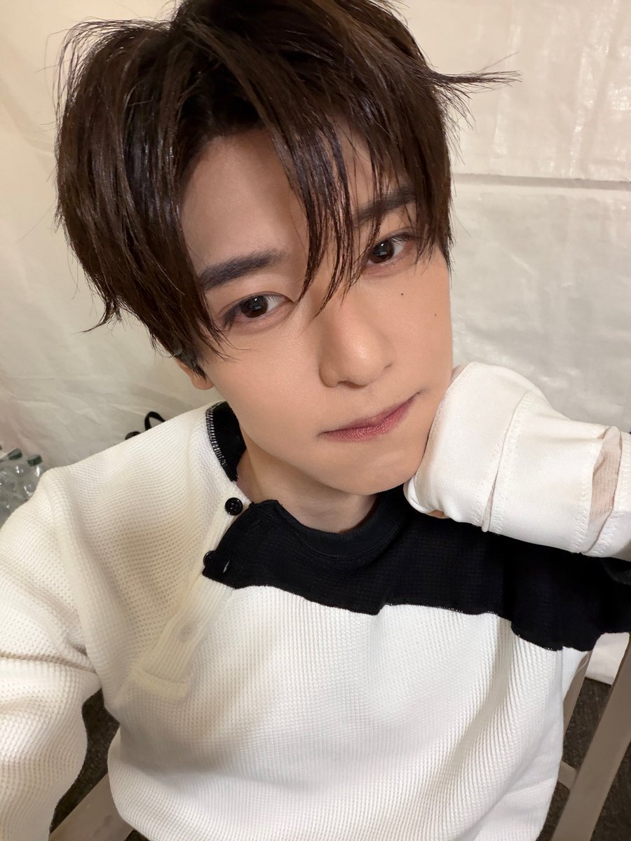 511LOG's tweet photo. 261018 21:43 KST
🌷📸 https://t.co/jU6T7GQDdz