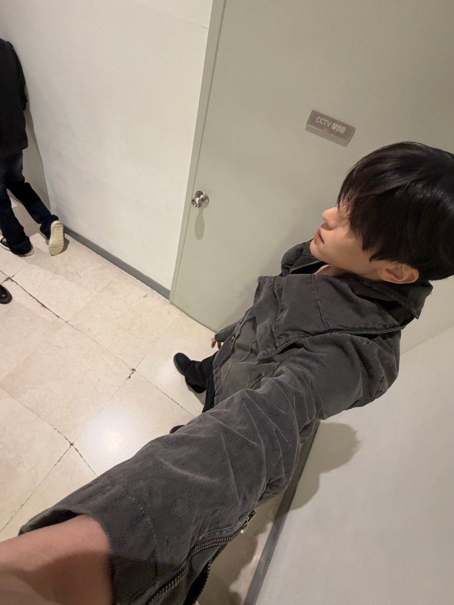 511LOG's tweet photo. 261018 21:43 KST
🌷📸 https://t.co/LnpjU1Yk6n