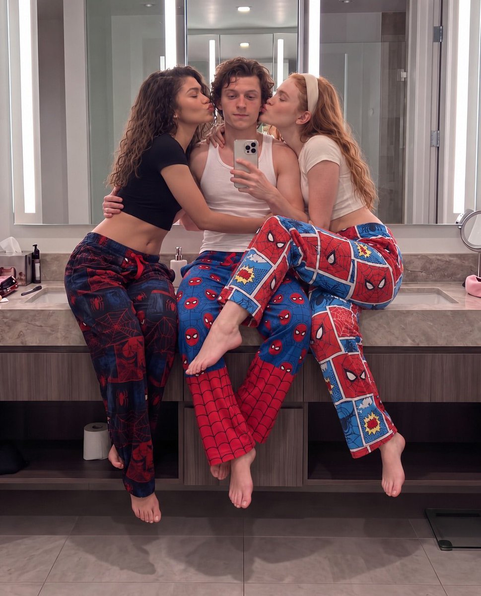 YourMiaz's tweet photo. “Spider-Man’s web just got hotter” https://t.co/l5oqp35nkt