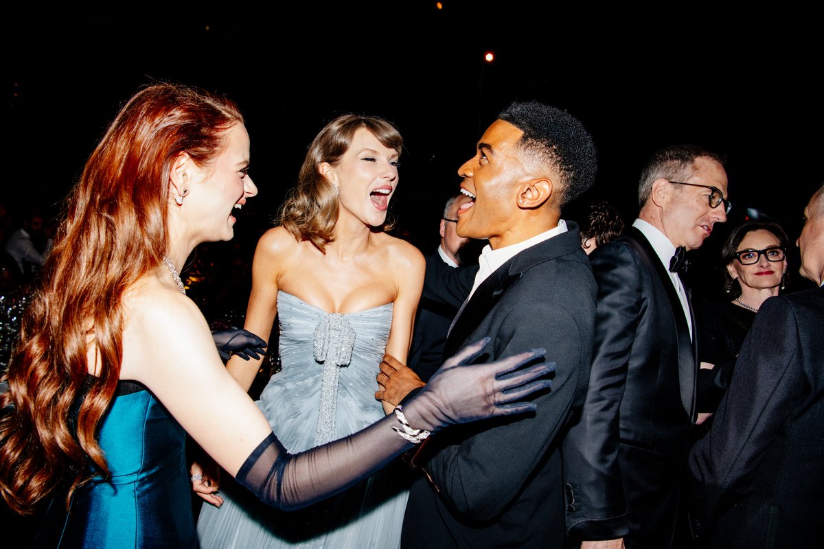 4k_taylorr's tweet photo. Exclusive Photos of Taylor Swift at the Academy Museum Gala https://t.co/yPxD9vnBmQ