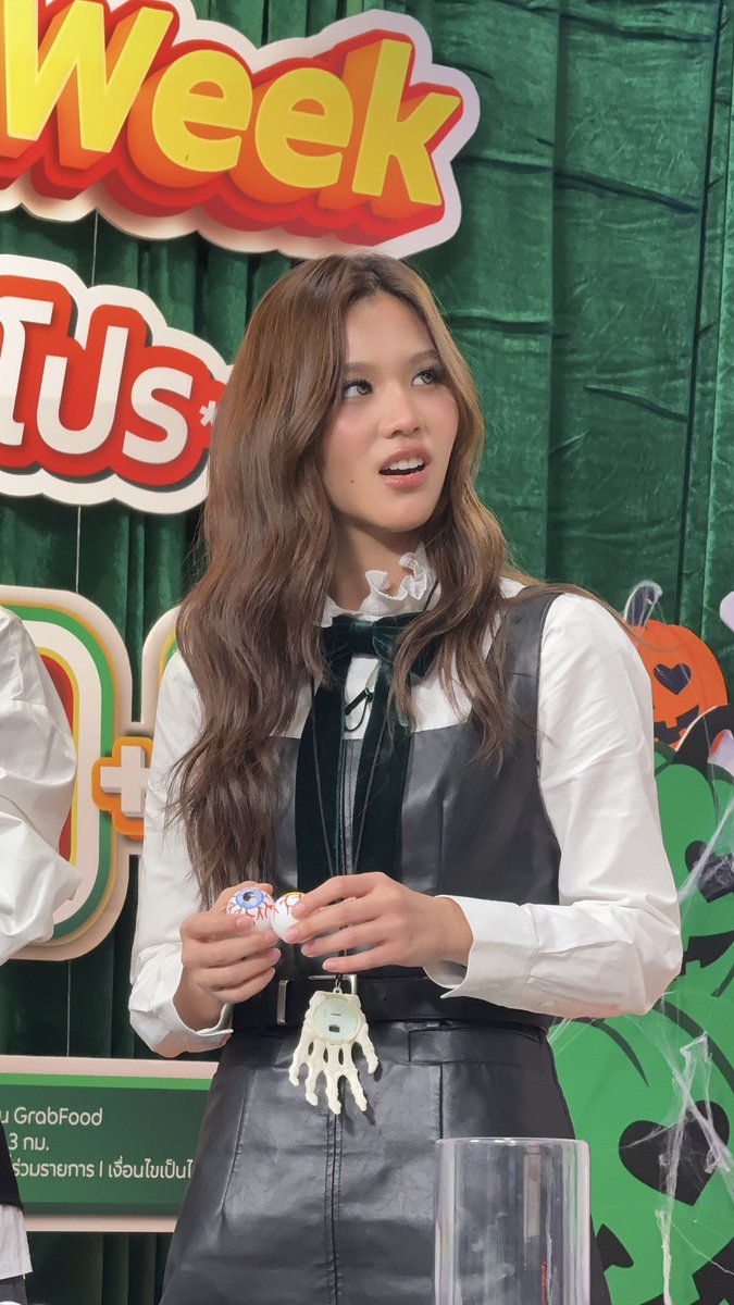 GrabTH's tweet photo. ‘วอดส์’ 

GRABFOOD X EMIBONNIEANY  
#GrabFoodถูกกว่าชัวร์xEmiBonnieAny https://t.co/J4S0RCiulF