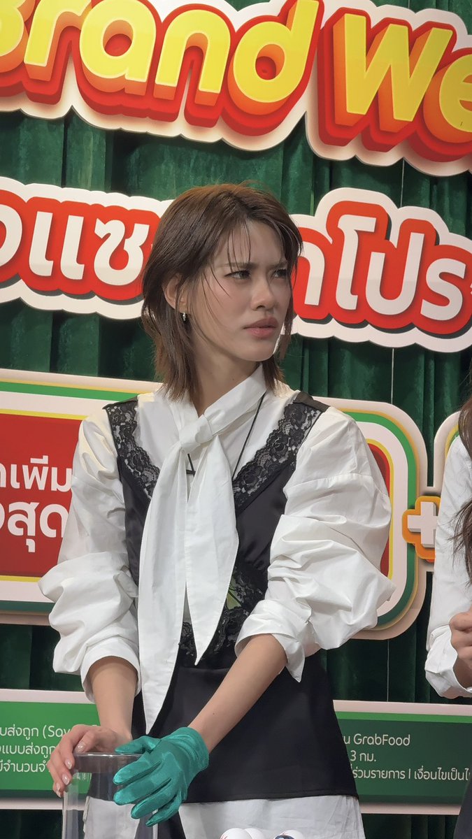 GrabTH's tweet photo. ‘หือออ ใช่เหร๋อ’ 

GRABFOOD X EMIBONNIEANY  
#GrabFoodถูกกว่าชัวร์xEmiBonnieAny https://t.co/PKhhoq6H5p