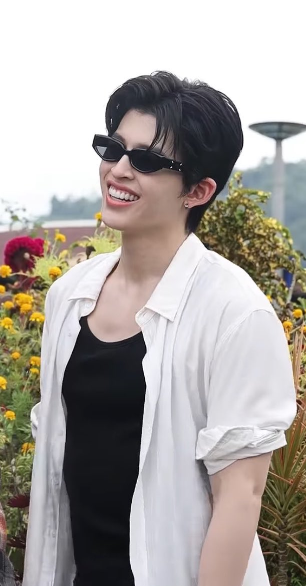 bluebluebuu's tweet photo. ฮือ ปอนด์นี่เองที่ยิ้มได้หล่อน่ารักที่สุดในโลก ㅠ ㅠ https://t.co/MVatXixoqq