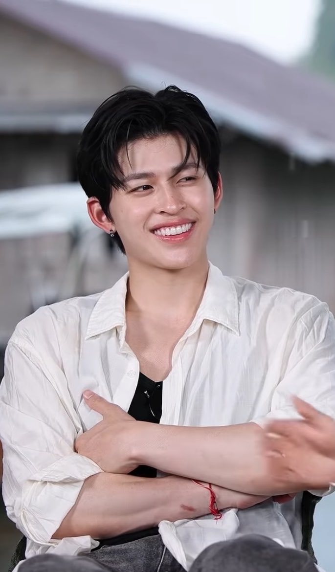 bluebluebuu's tweet photo. ฮือ ปอนด์นี่เองที่ยิ้มได้หล่อน่ารักที่สุดในโลก ㅠ ㅠ https://t.co/MVatXixoqq