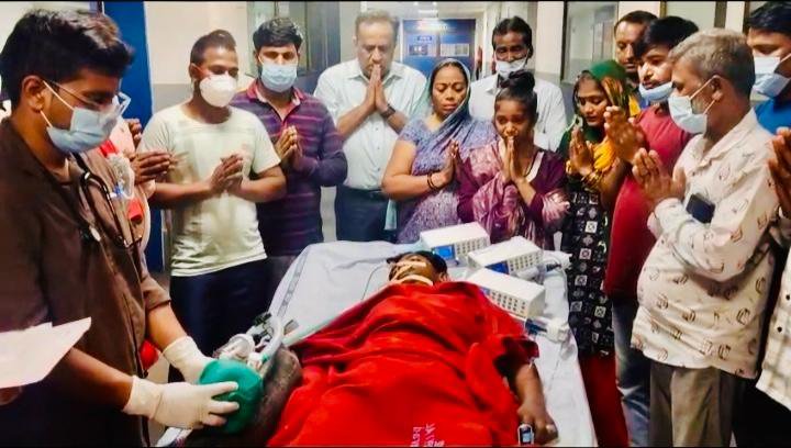 civilhospamd's tweet photo. અમદાવાદ સિવિલ હોસ્પિટલમાં માત્ર ૯ કલાકમાં ૨ બ્રેઈનડેડ દર્દીઓનું અંગદાન

રાજ્ય સરકાર અને સિવિલ હોસ્પિટલના સનિષ્ઠ પ્રયાસોથી અંગદાન ક્ષેત્રે ઐતિહાસિક સિદ્ધિ

સિવિલમાં ૨૫૮ અંગદાતાઓ થકી ૧૧૧૬ અંગો-પેશીઓનું દાન, ૧૦૦૦થી વધુ લોકોને મળ્યું નવજીવન

@prafulpbjp @joshirakesh2016 https://t.co/WFtkV6s4bU