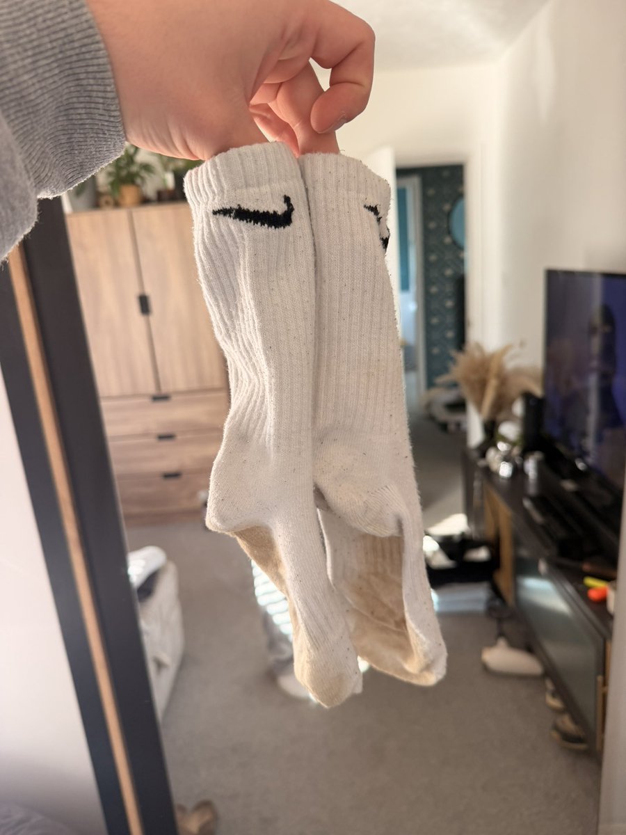 boyinprivate's tweet photo. Anybody for some smelly Nikes before I wash? £15😎 https://t.co/CfZXfD7RYe