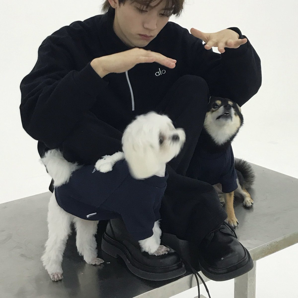 myomxxw's tweet photo. 아빠발 밟기 https://t.co/wH18YeUY0a