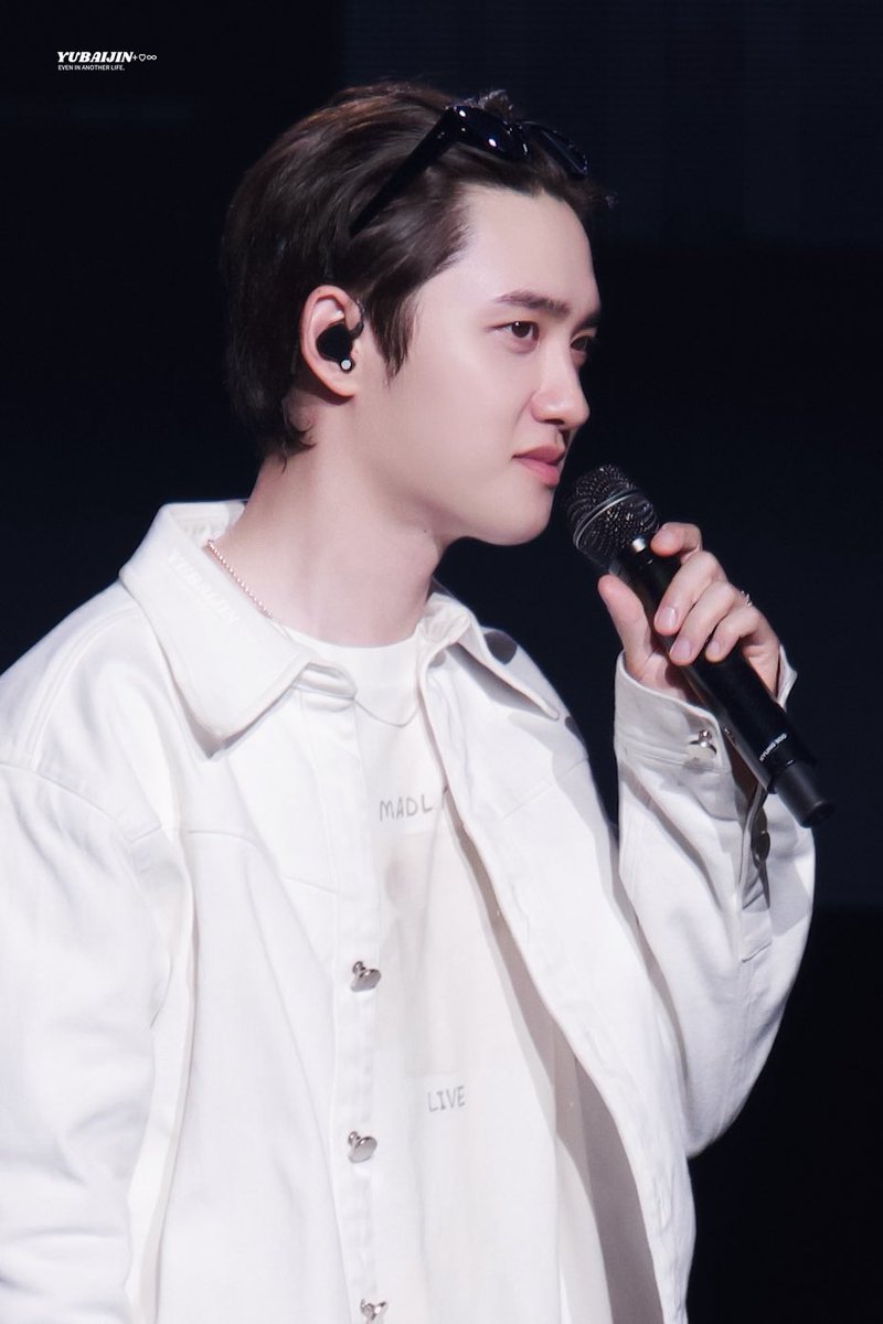 dks_yubaijin's tweet photo. 261018 #DAY_OFF_IN_MACAU 

경수……너무 잘생겼어요.

#도경수 #DOHKYUNGSOO  #都暻秀 https://t.co/mU9455ONCQ