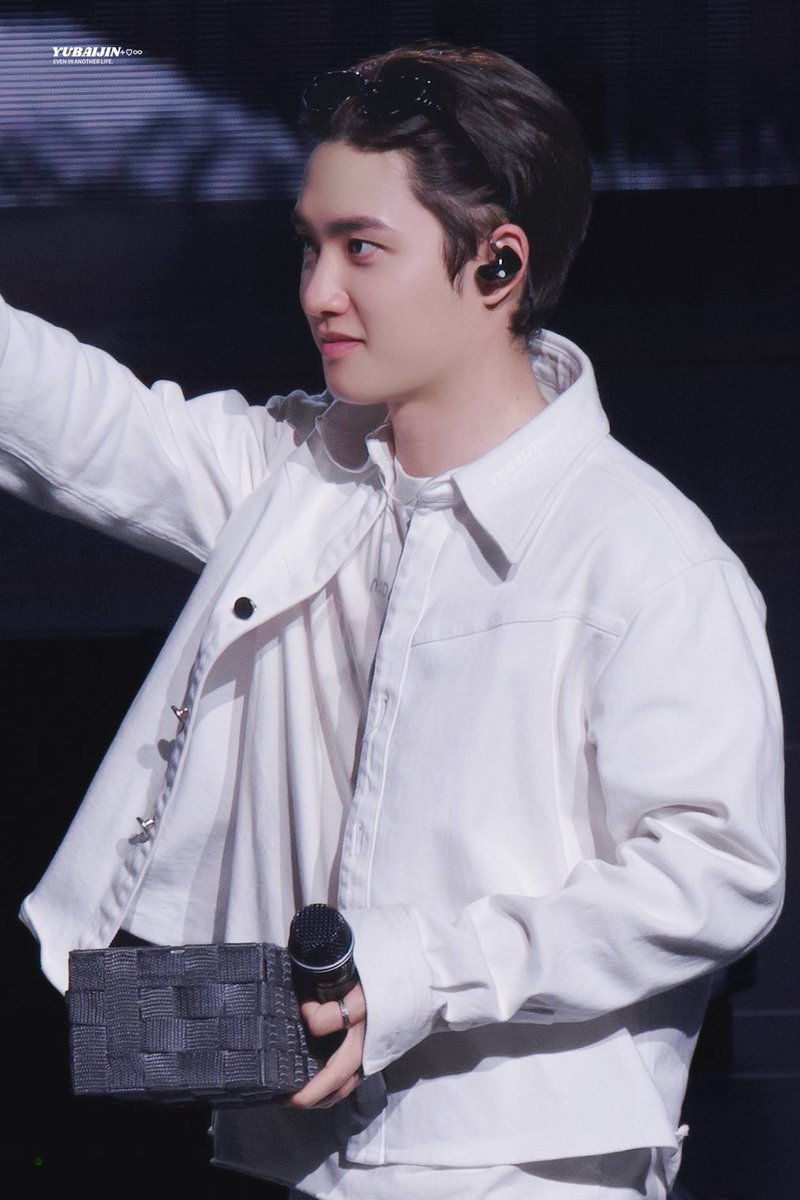 dks_yubaijin's tweet photo. 261018 #DAY_OFF_IN_MACAU 

경수……너무 잘생겼어요.

#도경수 #DOHKYUNGSOO  #都暻秀 https://t.co/mU9455ONCQ