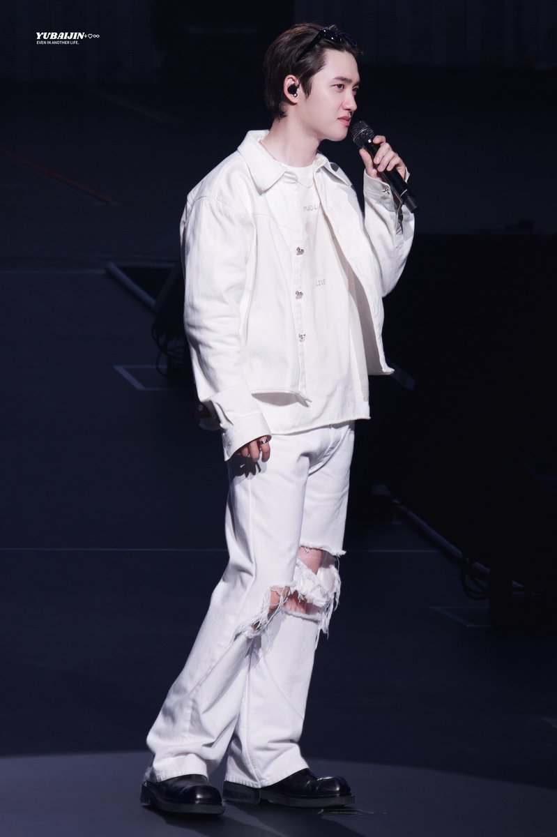 dks_yubaijin's tweet photo. 261018 #DAY_OFF_IN_MACAU 

경수……너무 잘생겼어요.

#도경수 #DOHKYUNGSOO  #都暻秀 https://t.co/mU9455ONCQ