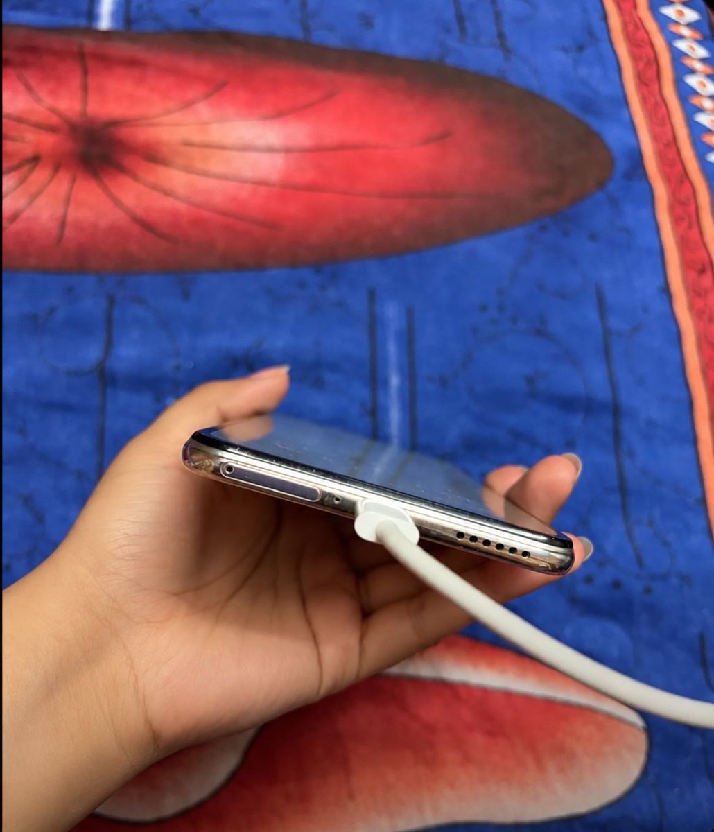 PulseNirva's tweet photo. I’ve used my Xiaomi 11 Lite NE 5G with utmost care for the last 5 years, but now its battery drains so fast that even with Battery Saver on 24/7, I constantly need to keep it plugged in, disrupting my daily tasks.🙁
The #OPPOF35PRO’s 8,000mAh battery + 80W charging would be truly useful for me.🙆🏻♀️
@tonkjyotii @Nexa_Sakshi